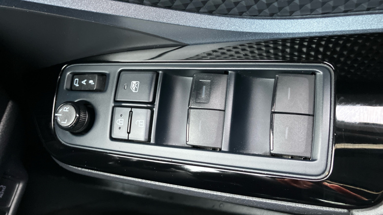 Toyota C-HR 1.8 Hybrid Design 5dr CVT Hybrid Hatchback